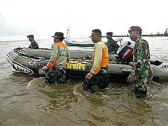 Тренировка индонезийских морских пехотинцев. Фото с сайта www.daylife.com