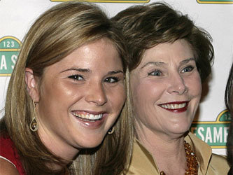 Дженна и Лора Буш. Фото с сайта www.swamppolitics.com
