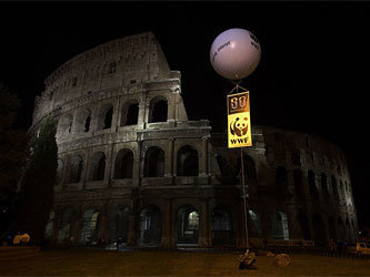 Колизей с погашенными огнями во время Часа Земли. Фото пользователя Rome Coliseum After с сайта www.flickr.com