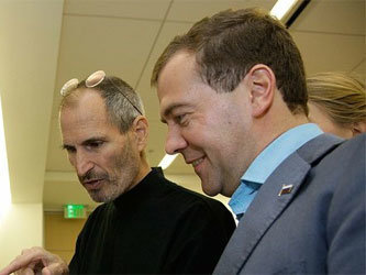 Глава Apple Стив Джобс и президент России Дмитрий Медведев. Фото с сайта www.kremlin.ru