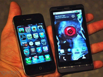 Apple iPhone и Motorola Droid. Фото с сайта new-cell-phone.org