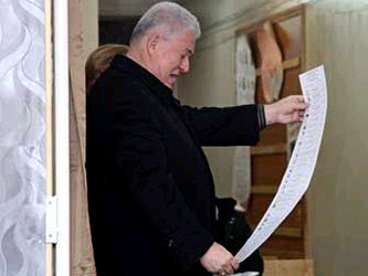 Лидер молдавских  коммунистов Владимир Воронин на выборах 28 ноября. Фото с сайта www.pcrm.md