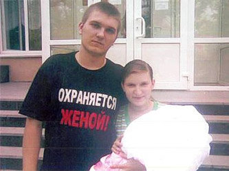 Иван Иванов до армии, с женой и ребенком