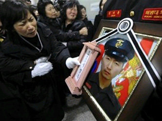 Пострадавшие от северокорейского обстрела жители Йонпхёндо. Фото с сайта chuiko.com