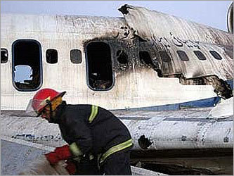 Спасательные работы на месте катастрофы лайнера авиакомпании IranAir. Фото с сайта connect.in.com