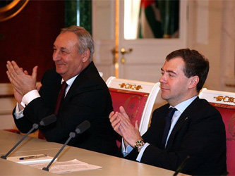 Президент Абхазии Сергей Багапш и президент России Дмитрий Медведев. Фото с сайта www.kremlin.ru