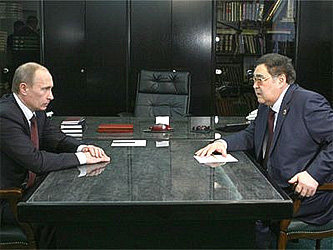Владимир Путин и Аман Тулеев. Фото с сайта club-rf.ru