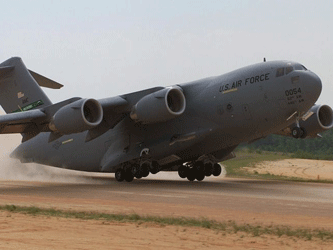 Военно-транспортный самолет C-17 ВВС США. Фото с сайта vpk.name