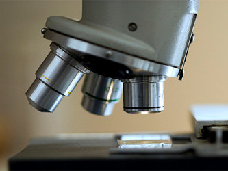 Микроскоп. Фото пользователя MassageTherapyFoundation с сайта www.flickr.com