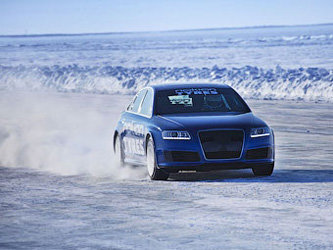 Audi RS6 во время установления рекорда скорости. Фото Nokian