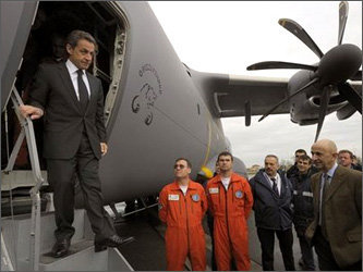 Николя Саркози (слева). Фото с сайта wn.com