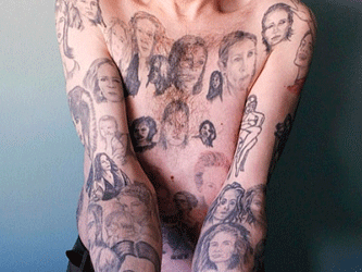 Многочисленные татуировки на теле Буковича. Фото с сайта newsfiber.com