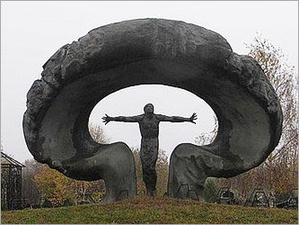 Памятник ликвидаторам аварии на ЧАЭС в Москве, фото с сайта forum.fanat1k.ru