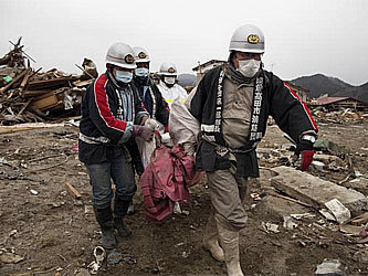 Спасательные работы в зоне, пострадавшей от землетрясения. Фото с сайта minnesota.publicradio.org 
