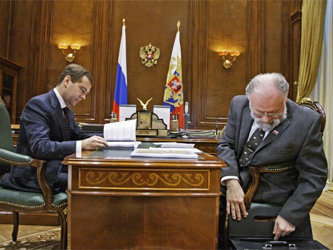 Дмитрий Медведев и Владимир Чуров. Фото с сайта www.rg.ru
