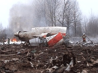 Обломки самолета Леха Качиньского. Фото с сайта avia-talk.ru