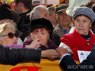 Новосибирские пенсионеры на митинге. Фото Павла Комарова, Sibnet.ru
