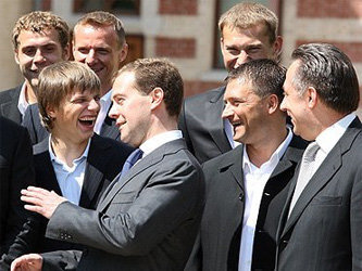 Дмитрий Медведев на встрече со сборной России по футболу. Фото пресс-службы президента РФ