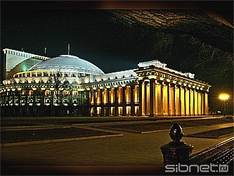 Здание Театра оперы и балета — один из самых узнаваемых символов Новосибирска. Фото Павла Комарова, Sibnet.ru