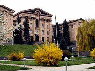 Здание парламента Армении. Фото с сайта gulustan.ws