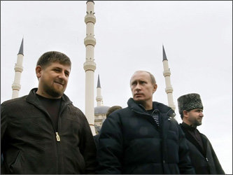 Владимир Путин в Грозном. Фото с сайта nnm.ru