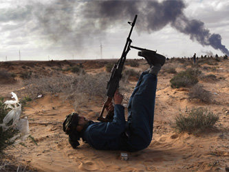 Ливийский повстанец. Фото с сайта sacbee.com