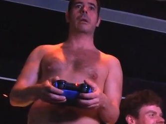 Кадр из видеоролика с вечеринки голых геймеров