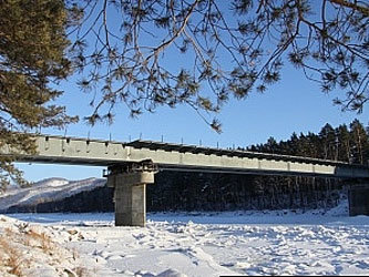 Мост на этапе строительства. Фото с Официального сайта Алтайского края
