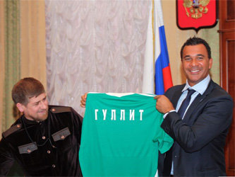 Рамзан Кадыров и Руд Гуллит. Фото с сайта www.svobodanews.ru