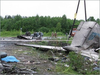 Обломки Ту-134, разбившегося под Петрозаводском. Фото с сайта vesti.kz