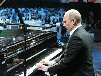 Владимир Путин исполняет Blueberry Hill. Фото с сайта vkirove.ru