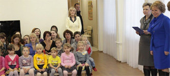 Валентина Матвиенко (крайняя справа). Фото с сайта gov.spb.ru