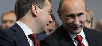 Дмитрий Медведев и Владимир Путин. Фото с сайта www.discred.ru