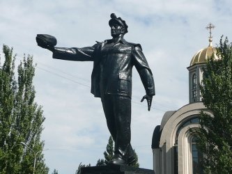 Статуя шахтера в Донецке. Фото: <A href=