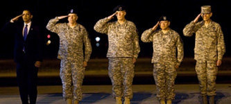 Барак Обама и военнослужащие США. Фото с официального сайта Белого дома