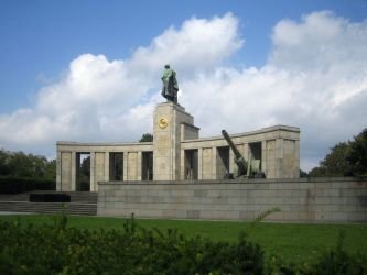 Мемориал павшим советским воинам в Тиргартене