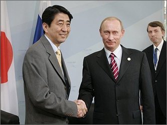 Синдзо Абэ и Владимир Путин. Фото пресс-службы президента РФ