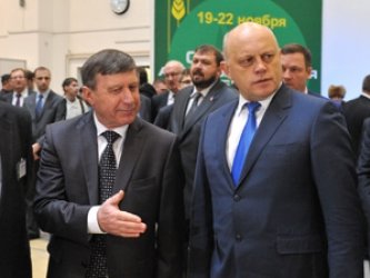 Губернатор Омской области справа