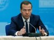 Медведев пообещал россиянам укрепить рубль