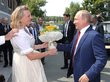 Танцующего на свадьбе Путина показали на видео
