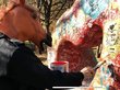 Полицейский в костюме коня покрасил сердце в Первомайском сквере