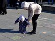 Власти Хакасии разрешили прогулки с детьми