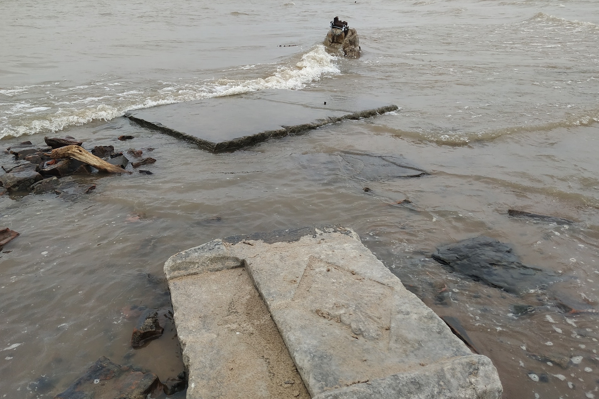 Старинный Бердск с могилами всплыл из-за обмеления водохранилища - Сибирь -  info.sibnet.ru