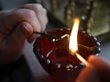 Подросток прикурил от свечи в церкви ради видео в TikTok