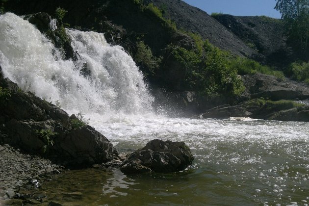 Беловский водопад в Искитимском районе Новосибирской области