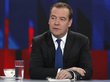 Медведев поздравил россиян с праздниками и нарисовал букву Z