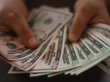 Экономист дал совет россиянам с долларами