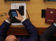 Минцифры отказалось от 7 млрд руб. на смартфоны для чиновников