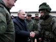 Путин посетил мобилизованных и пострелял из винтовки