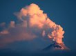 Ключевской вулкан на Камчатке стал выбрасывать «бомбы»